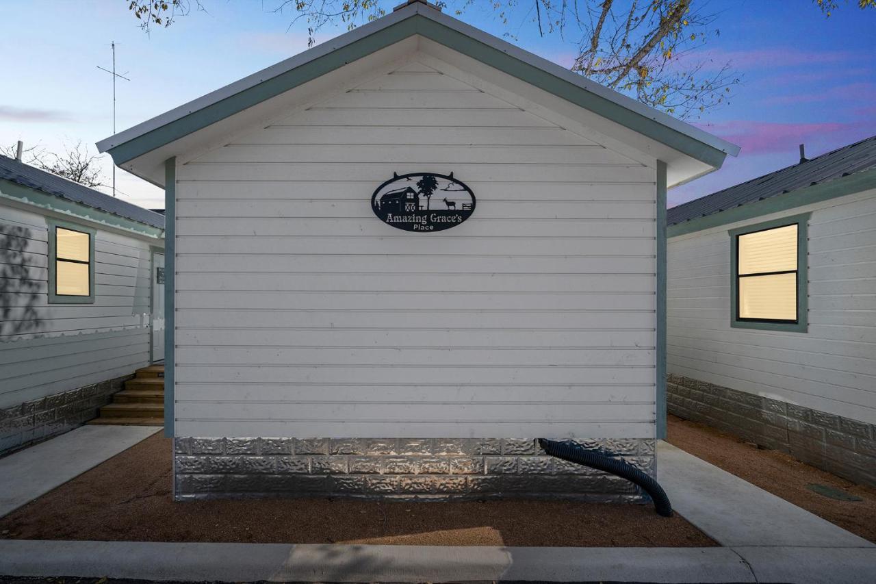 ホテルCharming Casita Right On Main St! フレデリックスバーグ エクステリア 写真