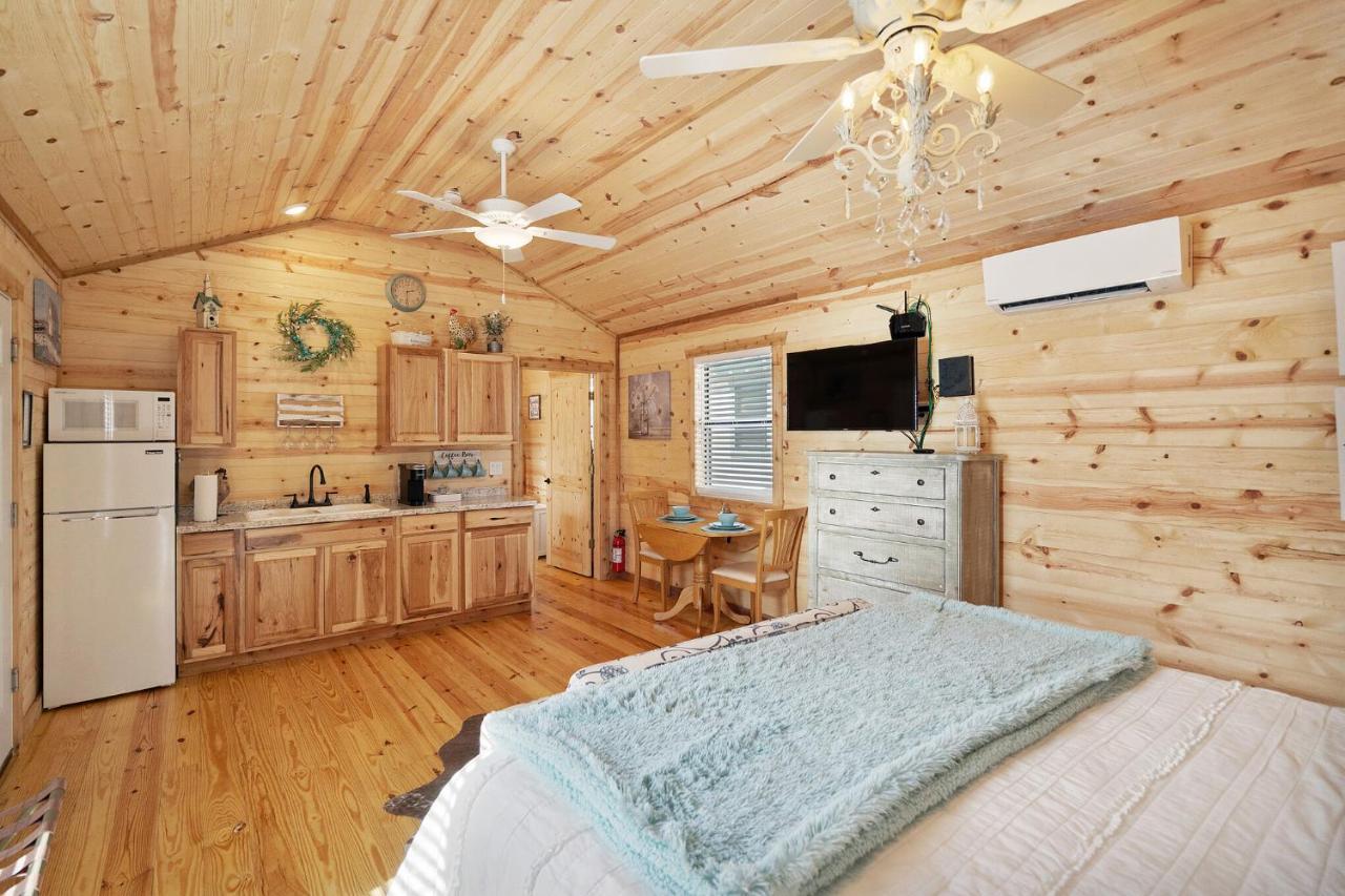 ホテルCharming Casita Right On Main St! フレデリックスバーグ エクステリア 写真